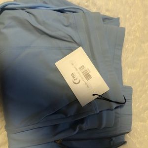 Zyia women’s peak joggers- new with tags